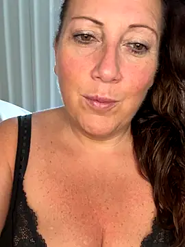 Snapshot of xsexycurvymilf chatting on 10.05.25 xsexycurvymilf online show from 10.05.25