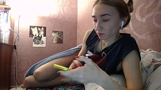 Snapshot of Fire__Foxx chatting on 12.03.24 Fire Foxx online show from 12.03.24