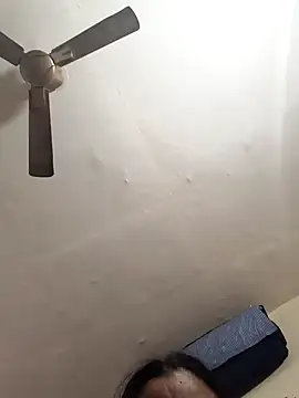 Snapshot of _Redwine_ chatting on 02.12.25 Redwine online show from 02.12.25