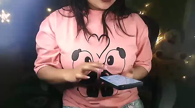 Snapshot of _Redwine_ chatting on 02.13.25 Redwine online show from 02.13.25