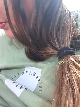 Snapshot of _Redwine_ chatting on 02.15.25 Redwine online show from 02.15.25