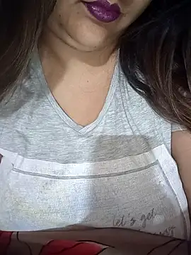 Snapshot of _Redwine_ chatting on 02.24.25 Redwine online show from 02.24.25