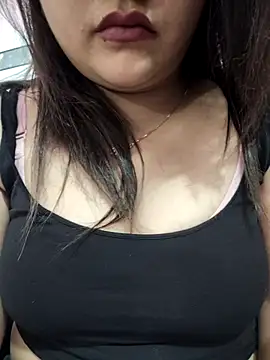 Snapshot of _Redwine_ chatting on 03.17.25 Redwine online show from 03.17.25