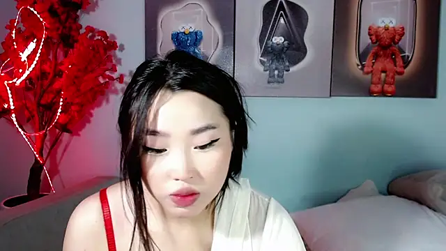 Snapshot of ichiben chatting on 12.19.24 ichiben online show from 12.19.24