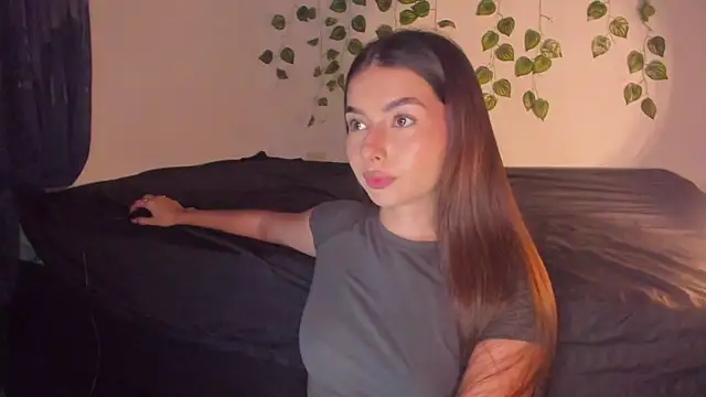 Coralinee 01 online show from 12.27.24