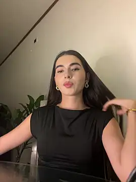 Coralinee 01 online show from 12.22.25