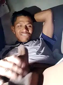 Snapshot of Moreno1813 chatting on 03.20.25 Moreno1813 online show from 03.20.25