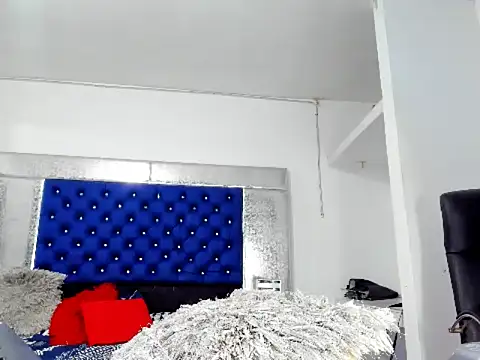 Snapshot of MistressOriana chatting on 12.28.24 MistressOriana online show from 12.28.24