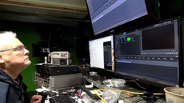 ButtCrackShowing-OOPS online show from 04.21.26