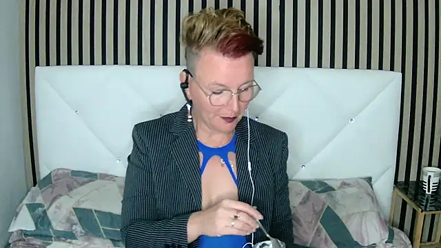 Snapshot of xxNoeliaxx chatting on 02.06.25 xxNoeliaxx online show from 02.06.25