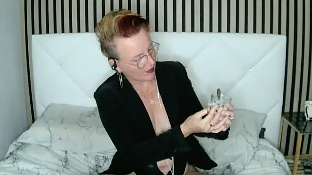 Snapshot of xxNoeliaxx chatting on 02.22.25 xxNoeliaxx online show from 02.22.25