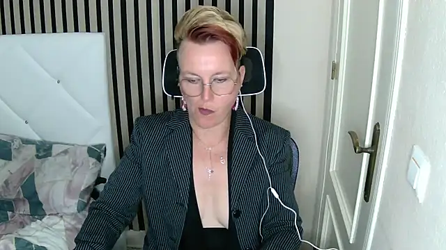 Snapshot of xxNoeliaxx chatting on 03.15.25 xxNoeliaxx online show from 03.15.25