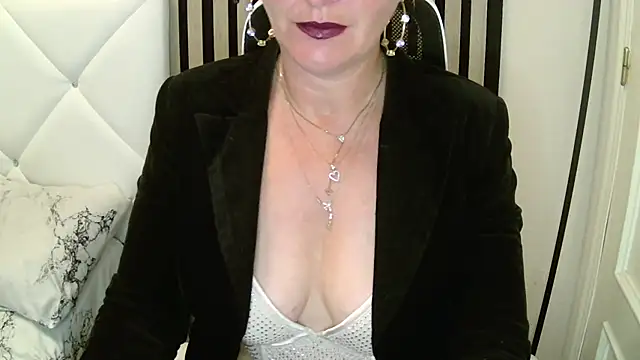 Snapshot of xxNoeliaxx chatting on 12.18.25 xxNoeliaxx online show from 12.18.25