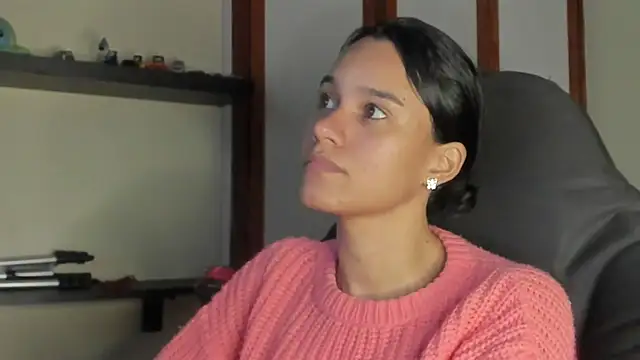 Snapshot of SamanthaWatson chatting on 12.21.24 SamanthaWatson online show from 12.21.24