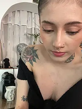 Snapshot of LiliJones_ chatting on 04.17.26 LiliJones online show from 04.17.26