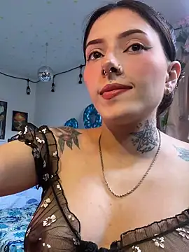 Snapshot of LiliJones_ chatting on 05.15.26 LiliJones online show from 05.15.26