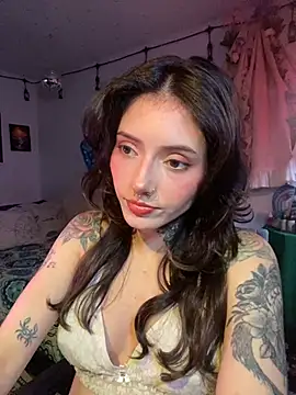 Snapshot of LiliJones_ chatting on 05.19.26 LiliJones online show from 05.19.26
