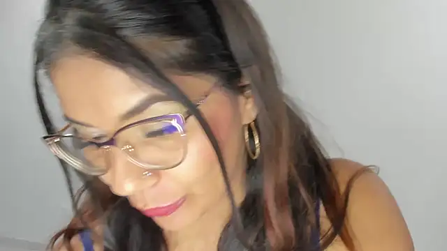 Snapshot of Luna_Dumont chatting on 04.19.26 Luna Dumont online show from 04.19.26