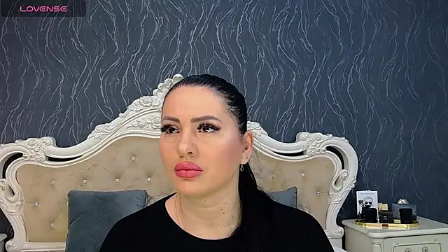 Snapshot of Lauren_Saint chatting on 02.21.25 Lauren Saint online show from 02.21.25