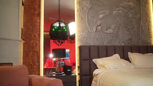 eva fashionista online show from 03.15.25