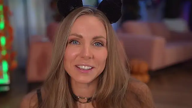 eva fashionista online show from 10.29.25