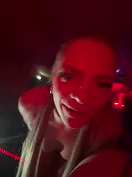 Snapshot of LizzyLush_ chatting on 03.23.25 LizzyLush online show from 03.23.25