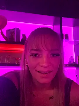 Snapshot of LizzyLush_ chatting on 09.18.25 LizzyLush online show from 09.18.25