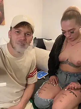 Snapshot of LizzyLush_ chatting on 10.31.25 LizzyLush online show from 10.31.25