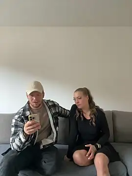 Snapshot of LizzyLush_ chatting on 11.24.25 LizzyLush online show from 11.24.25