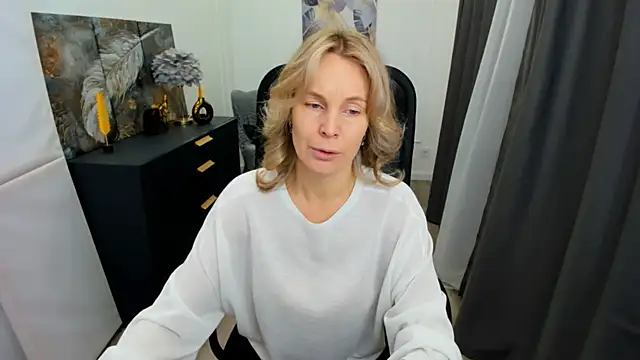 Snapshot of Sinty_Devis chatting on 05.04.26 Sinty Devis online show from 05.04.26