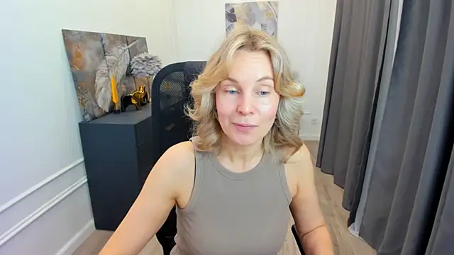 Snapshot of Sinty_Devis chatting on 05.16.26 Sinty Devis online show from 05.16.26
