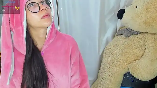 Snapshot of SophiaLiu chatting on 02.12.25 SophiaLiu online show from 02.12.25