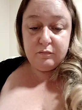 Snapshot of blissful_vixen chatting on 09.24.25 blissful vixen online show from 09.24.25