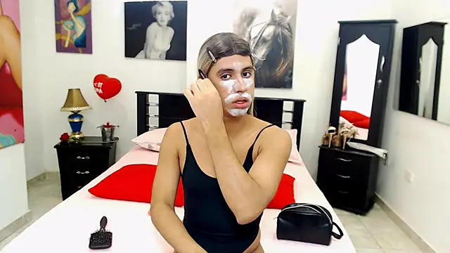 Snapshot of VeronicaReynolds chatting on 12.18.24 VeronicaReynolds online show from 12.18.24