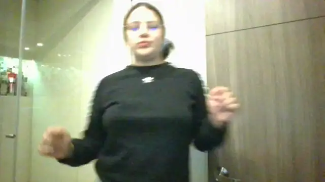 Snapshot of _Sarahh_0 chatting on 12.17.24  Sarahh 0 online show from 12.17.24