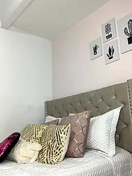 Snapshot of ImAlicee chatting on 10.16.25 ImAlicee online show from 10.16.25