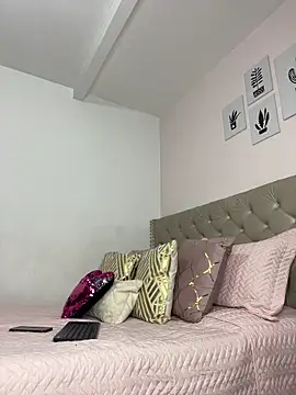 Snapshot of ImAlicee chatting on 11.25.25 ImAlicee online show from 11.25.25