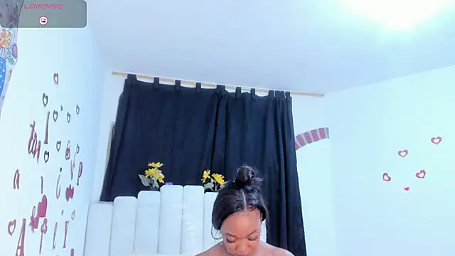 RoxannaBlanche online show from 04.13.26