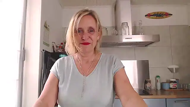 Snapshot of legalyblond chatting on 06.09.26 legalyblond online show from 06.09.26