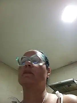 Snapshot of Eunice73 chatting on 12.04.24 Eunice73 online show from 12.04.24