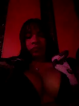 Snapshot of VivienAndClark chatting on 09.17.25 VivienAndClark online show from 09.17.25