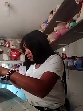 Snapshot of VivienAndClark chatting on 10.20.25 VivienAndClark online show from 10.20.25