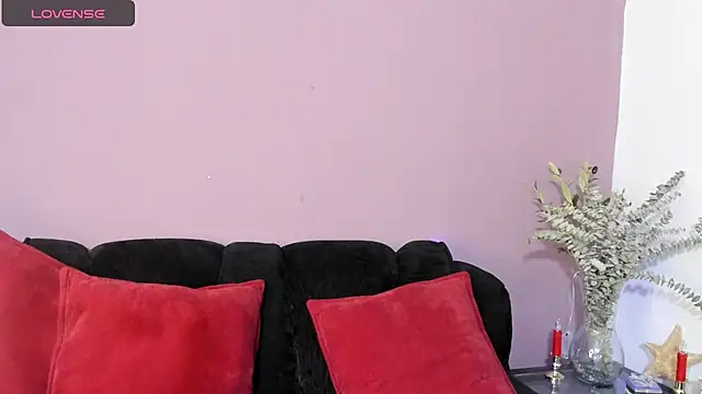 Snapshot of lenna__lujan05 chatting on 01.31.25 lenna  lujan05 online show from 01.31.25