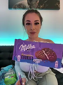 IsabellaEtthan online show from 10.18.25