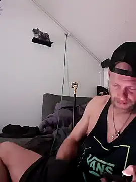 Snapshot of eltoulou chatting on 01.10.25 eltoulou online show from 01.10.25