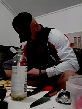 Snapshot of eltoulou chatting on 03.17.25 eltoulou online show from 03.17.25