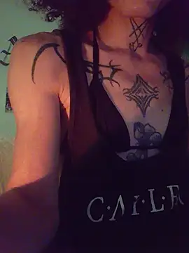 Snapshot of SuccubusTatuada chatting on 03.21.25 SuccubusTatuada online show from 03.21.25