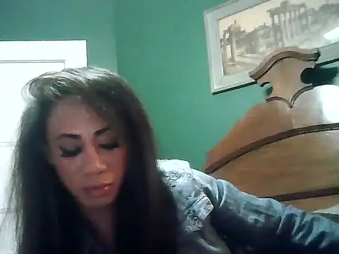 Snapshot of CaramelDipper chatting on 12.16.24 CaramelDipper online show from 12.16.24