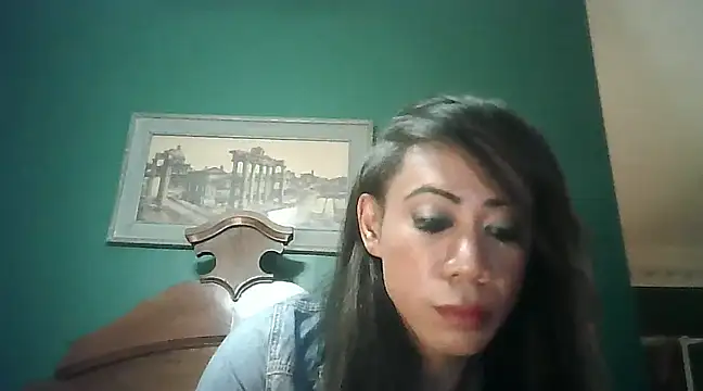 Snapshot of CaramelDipper chatting on 12.17.24 CaramelDipper online show from 12.17.24