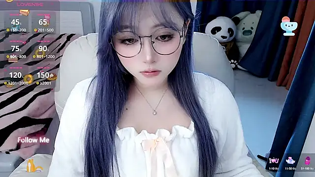 Snapshot of Sweet-18wanwan chatting on 12.13.24 Sweet-18wanwan online show from 12.13.24